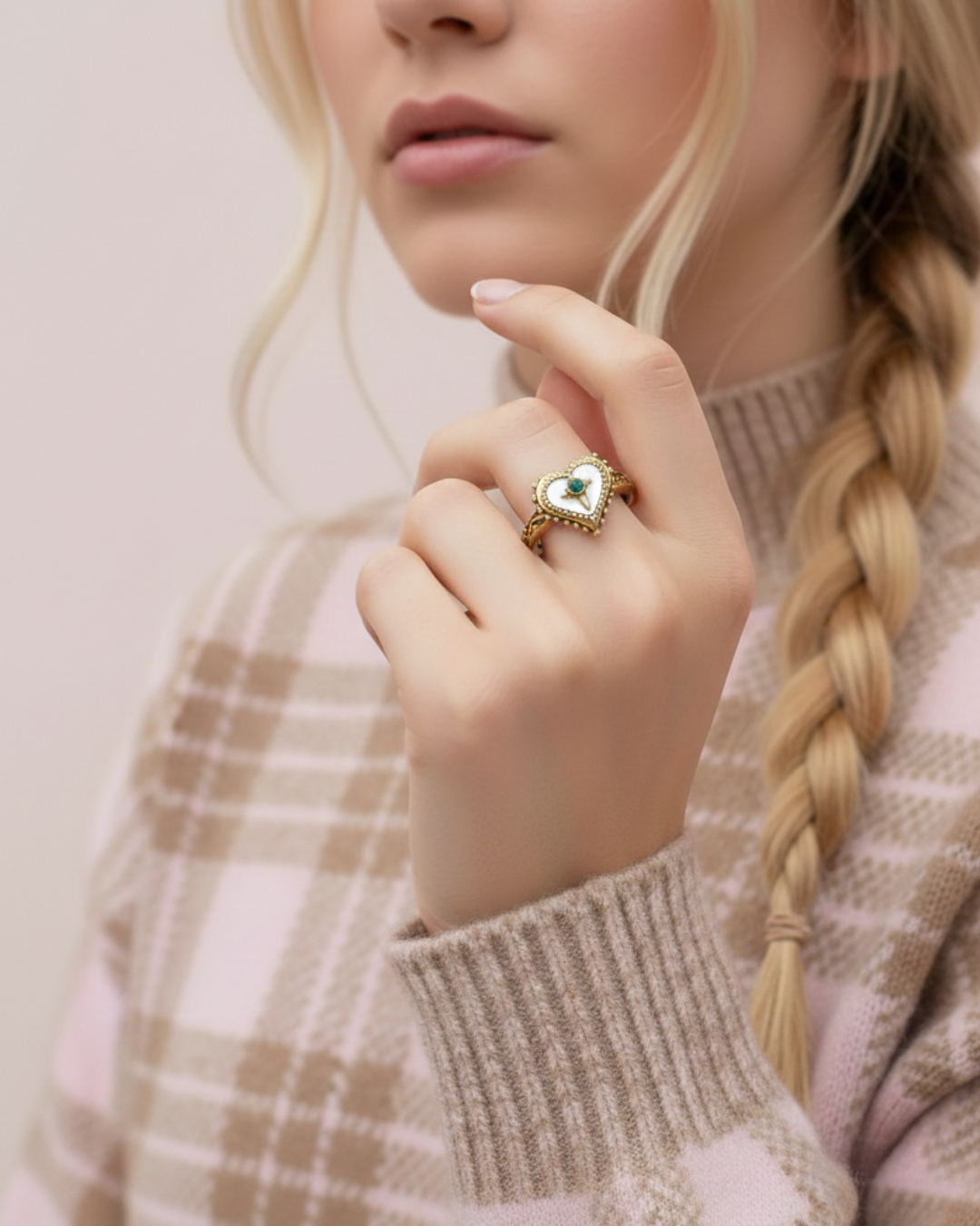 Elizabeth Vintage Heart Ring