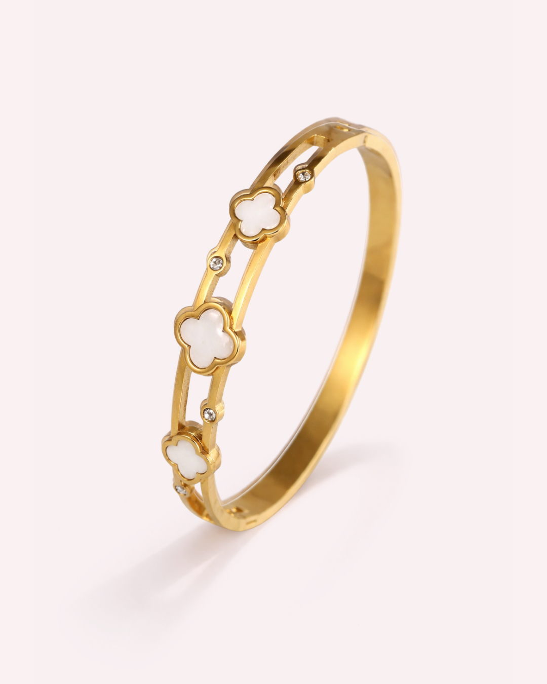 Isla Clover Charm Bangle