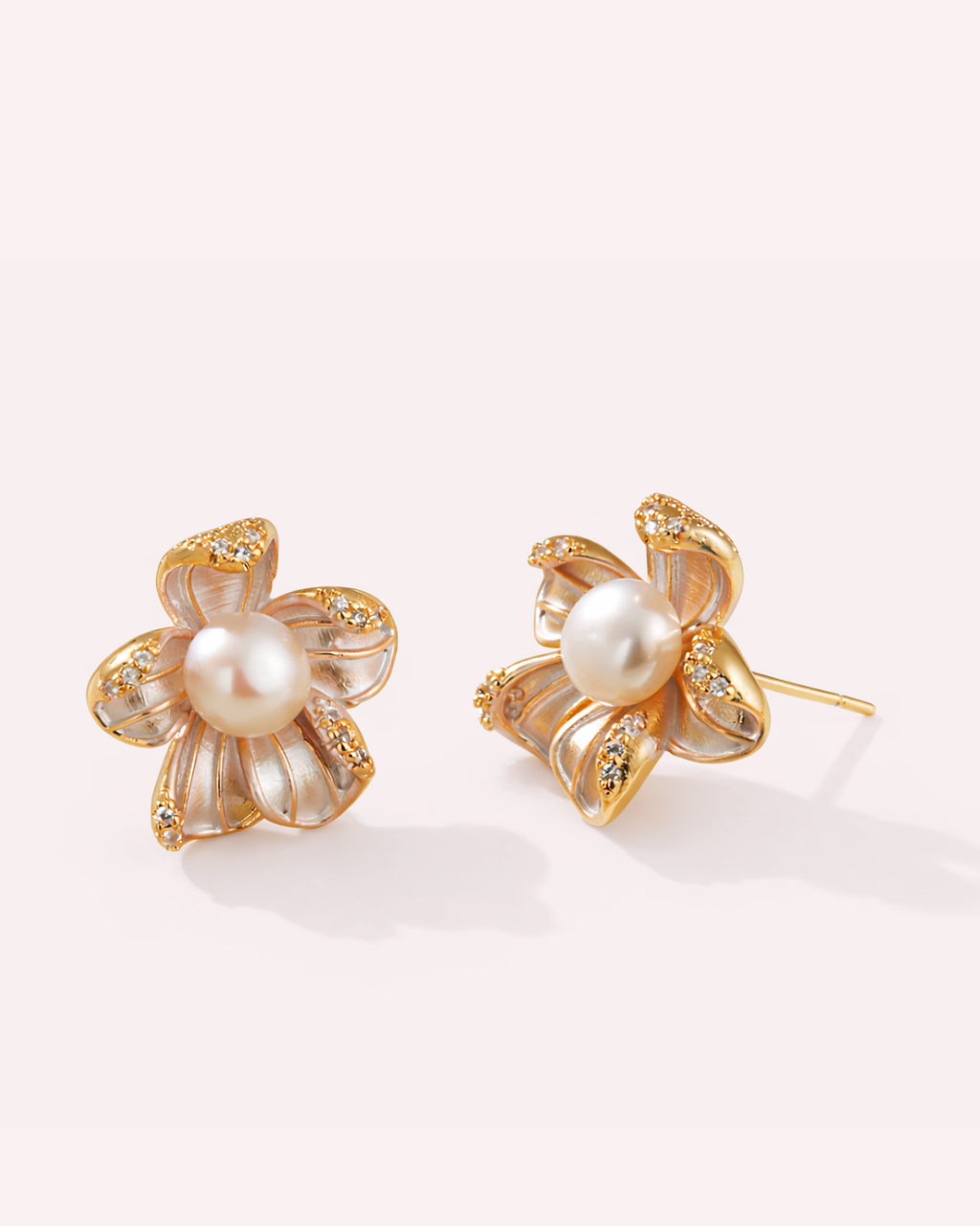 Evelyn pearl floral Stud Earrings