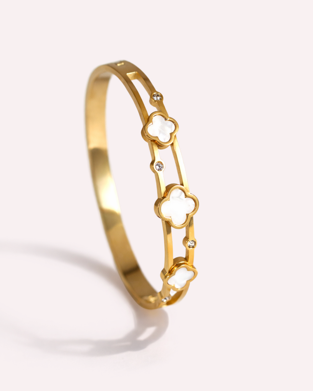 Isla Clover Charm Bangle