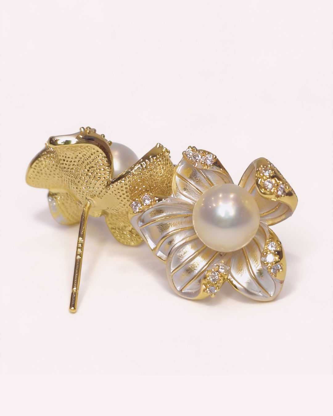 Evelyn pearl floral Stud Earrings