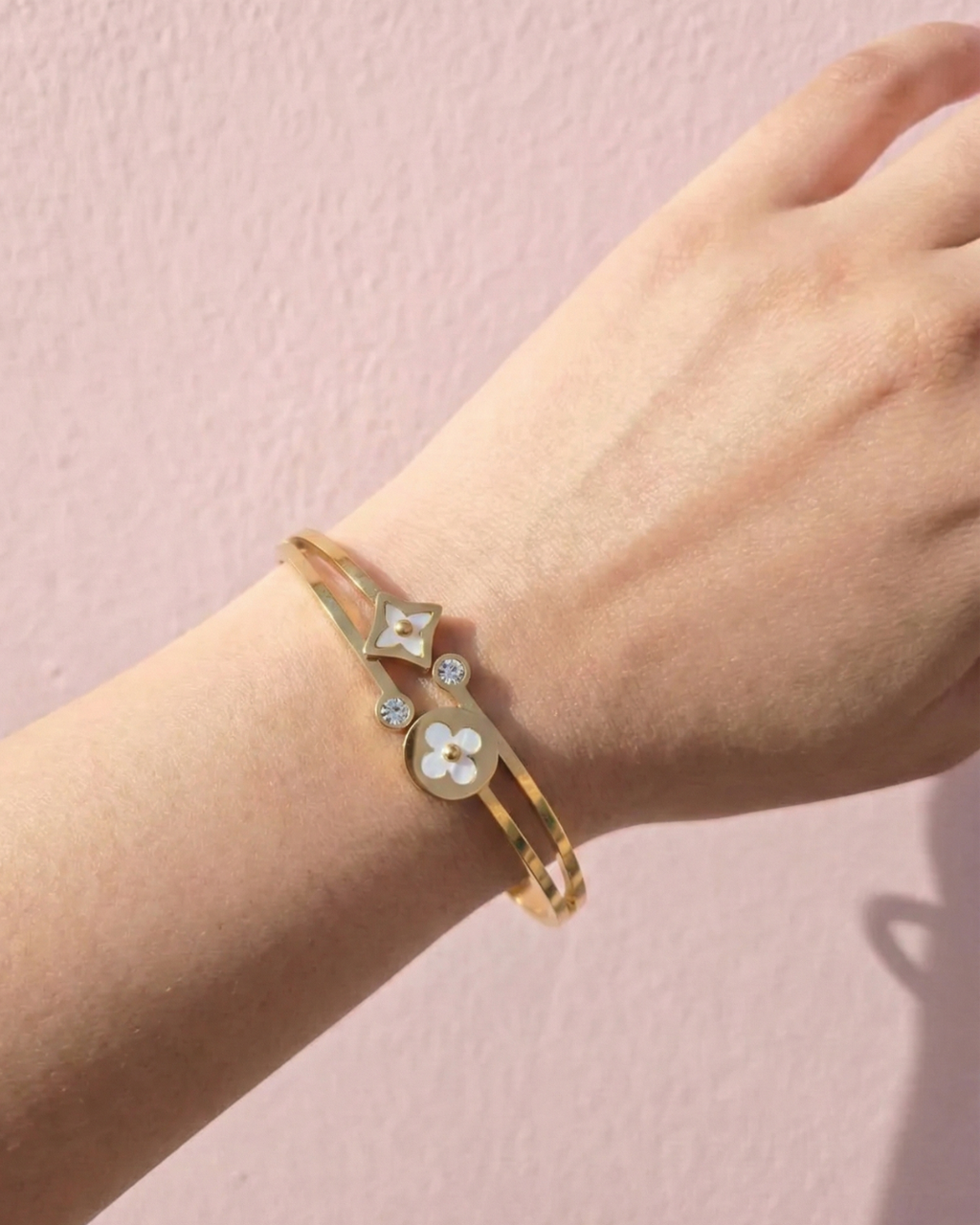 Florence Clover Charm Bangle