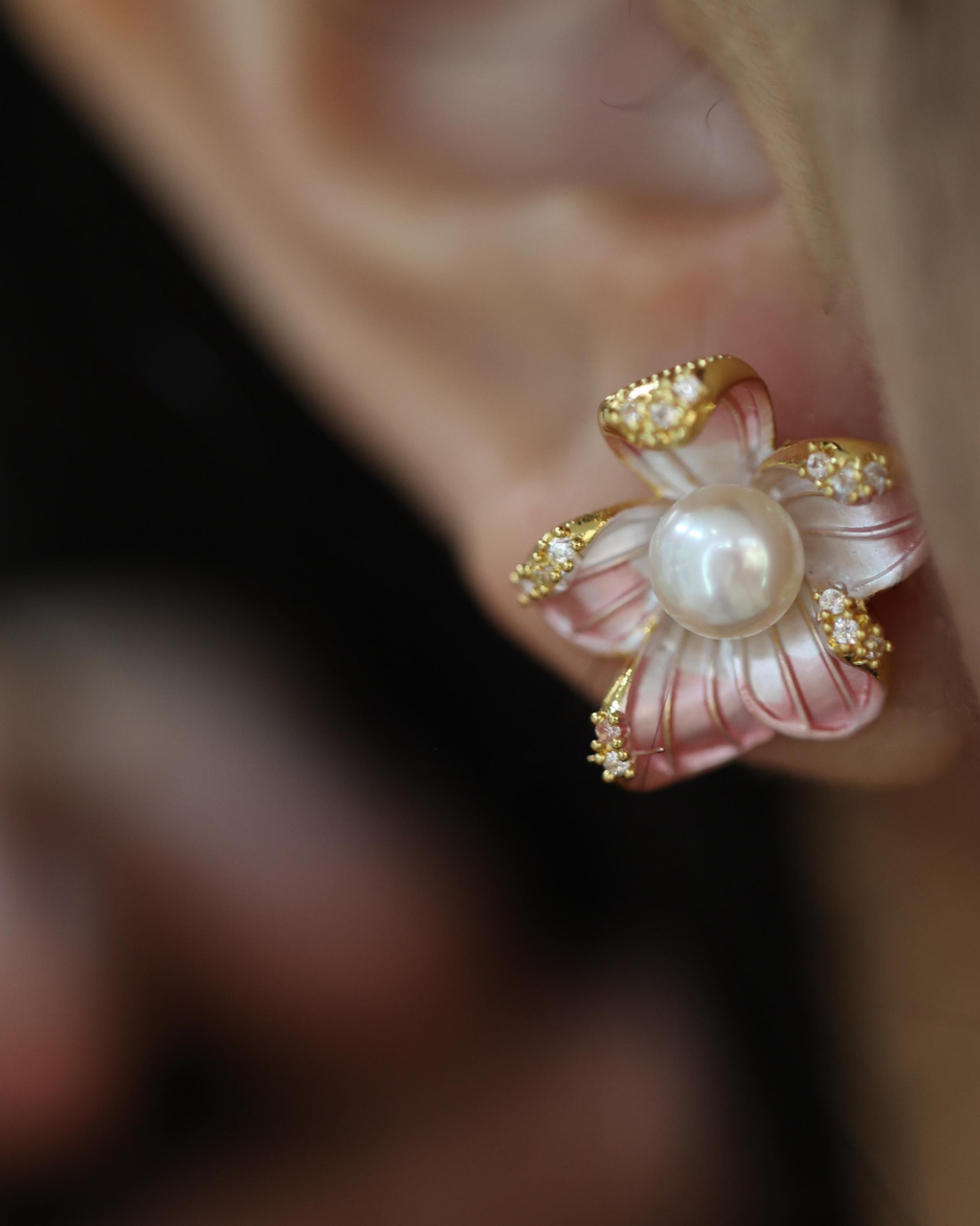 Evelyn pearl floral Stud Earrings